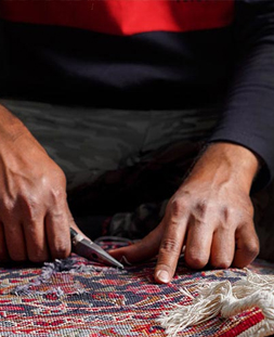 رفو گری قالی در قالیشویی اختیاریه