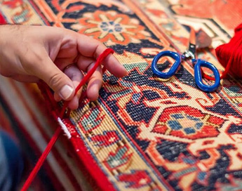 خدمات تخصصی و حرفه ای رفوی فرش در قالیشویی اختیاریه